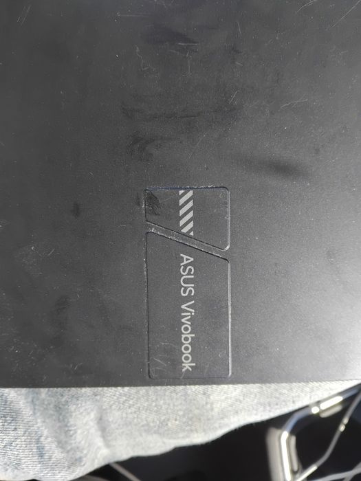 Продавам лаптоп Asus Vivobook за части