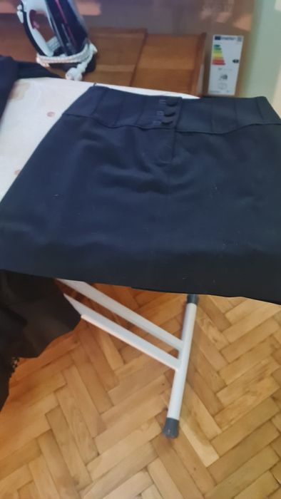 Sacou .Vesta din piele.Costum din doua piese.Pret 100 lei/bucata