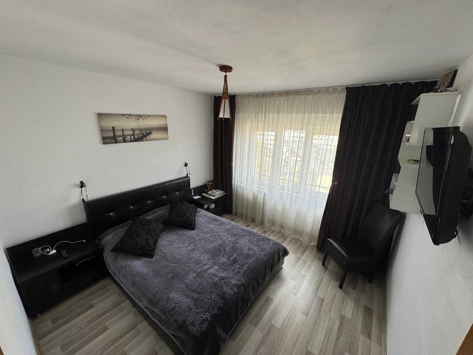 Apartament 3 camere, Alexandru cel Bun, etaj intermediar, vedere bulevard, mobilat și utilat – eliberare imediată