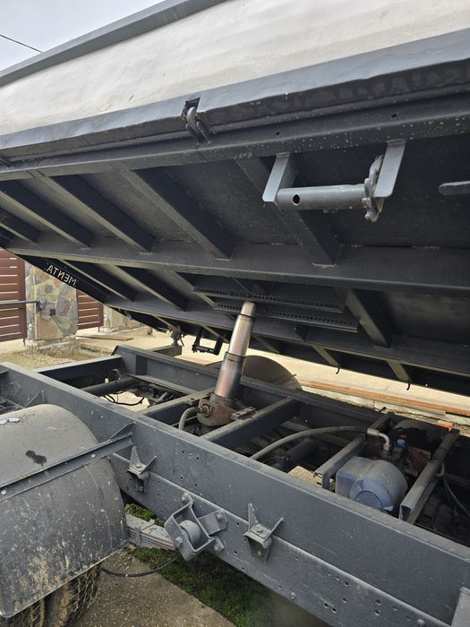 Vând Iveco Dailey basculabil pe 3 părți