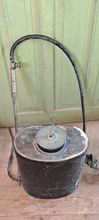 Ретро медни пръскачки