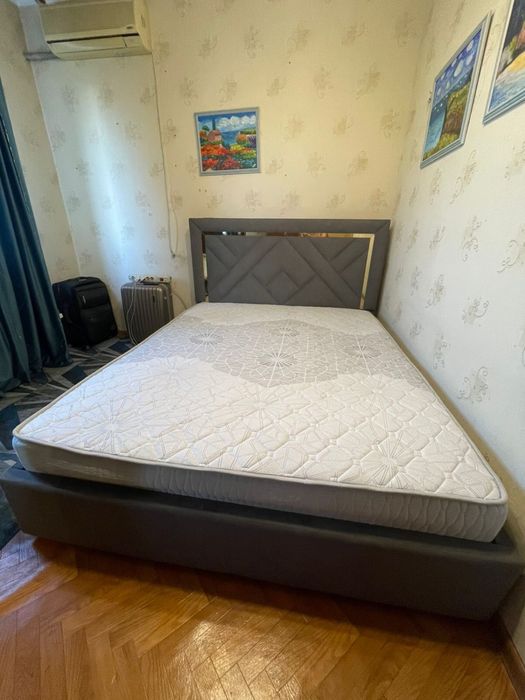 Продам кровать с матрасом