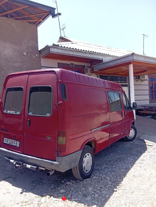 Ford Transit sotiladi.