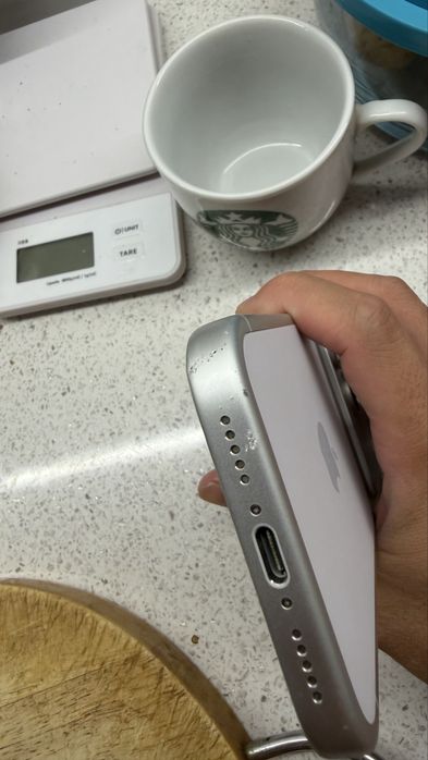 Продам телефон Iphone 17pro