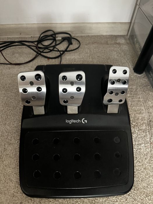 Volan cu pedale si schimbator Logitech G29