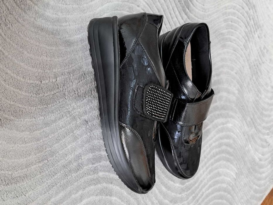 Продавам, ортопедични дамски обувки!