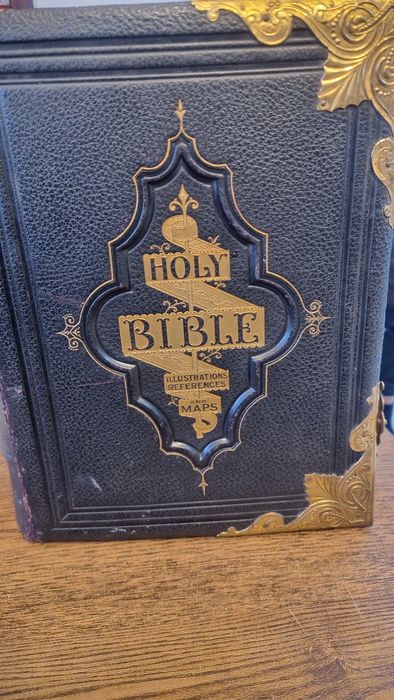 Se vinde biblie din 1905