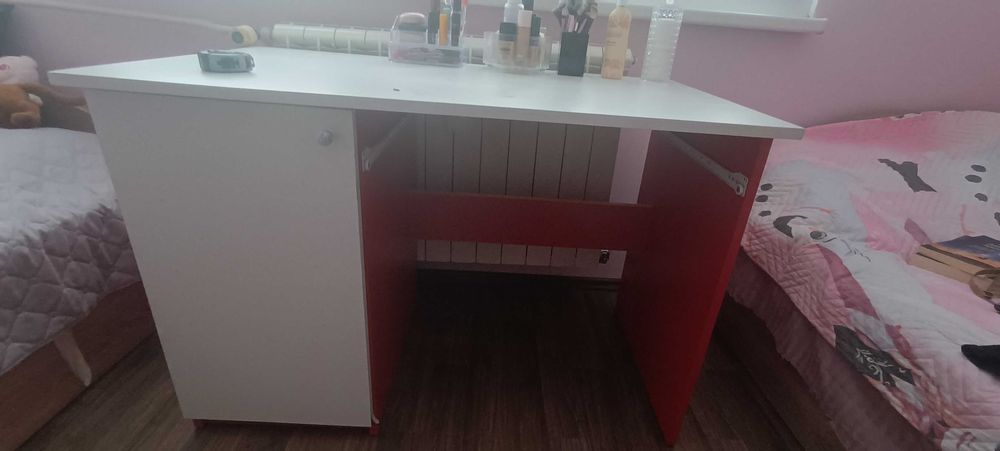 Детско бюро с чекмеджета