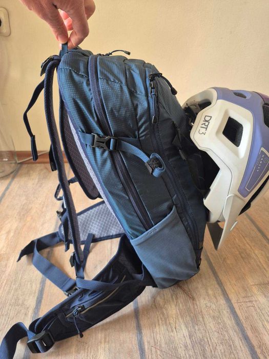 ПРОДАВАМ нови раници DEUTER