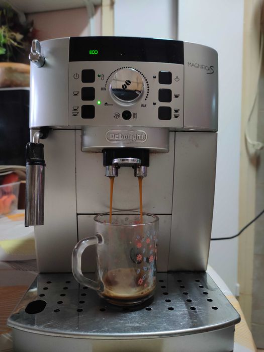 De vanzare espresor automat Delonghi Magnifica S