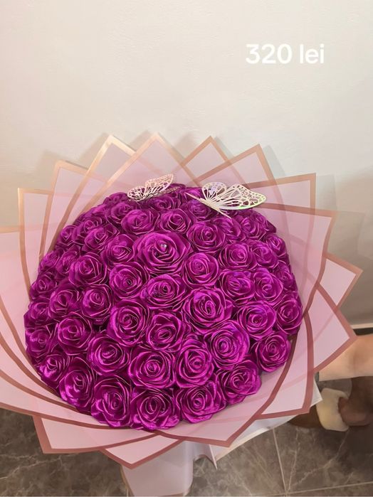 Buchete și aranjamente din flori de satin