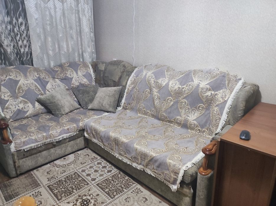 Диван угловой и кресло