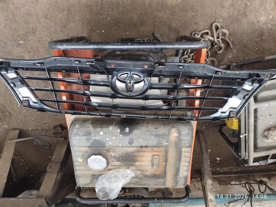 Решётка радиатора бампера Камри 50