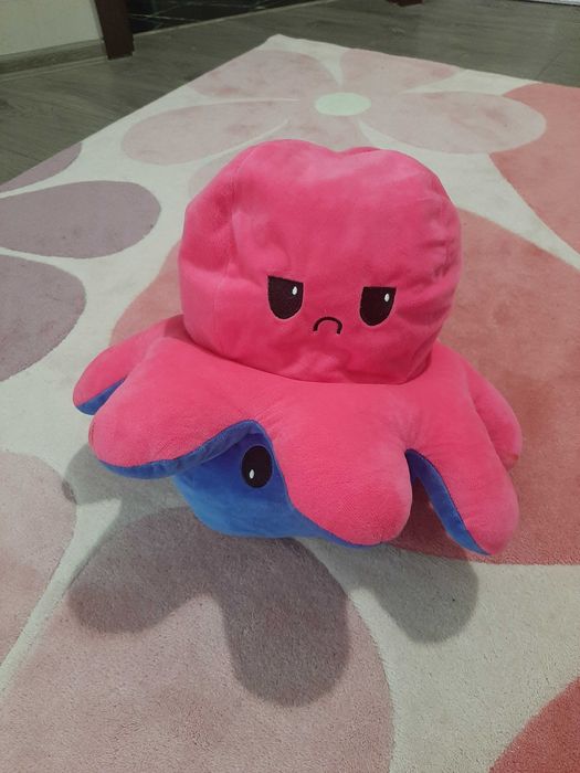 мека играчка октопод