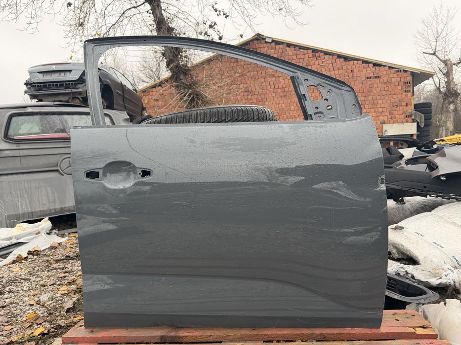 Врата Dacia Sandero