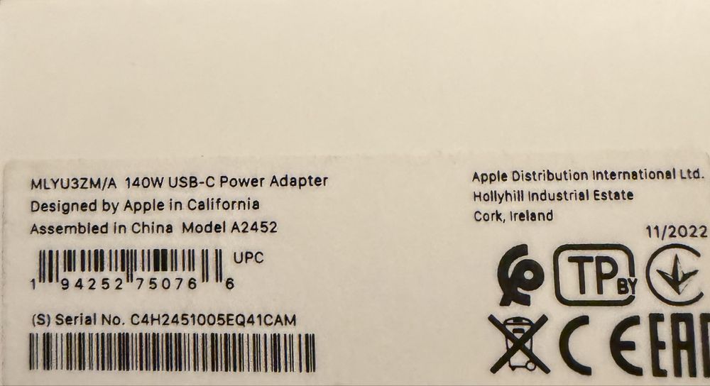 Vand kit Apple Incarcator 140W si cablu Magsafe 3 original si sigilat.