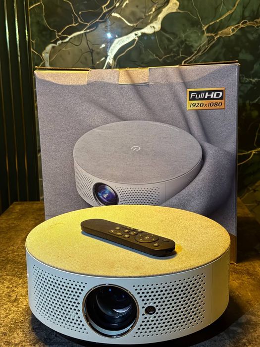 Proektor sotiladi b/u