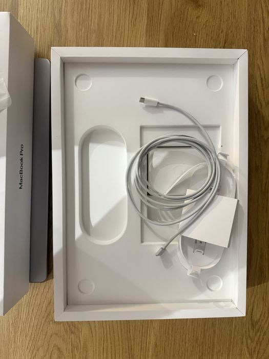 Macbook Pro 16” M1 Pro, 16 gb RAM, 512 SSD