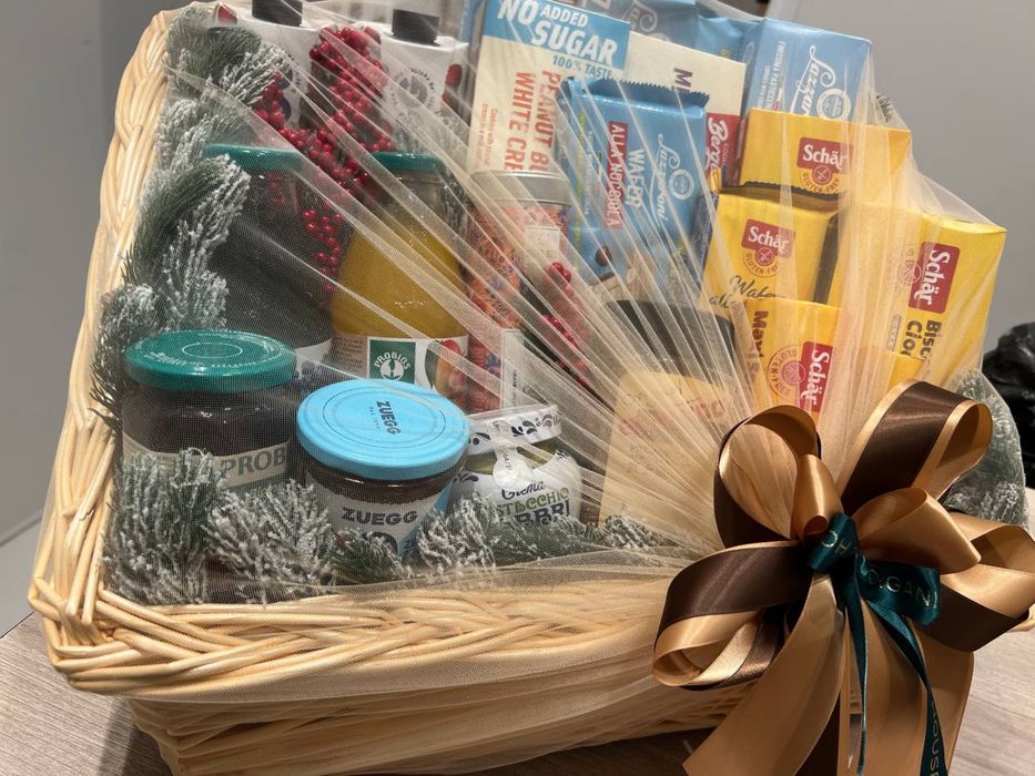 В наличии новогодниее корзины подарки