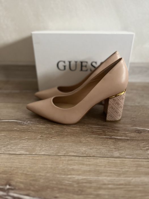Нови дамски обувки Guess - Размер 38