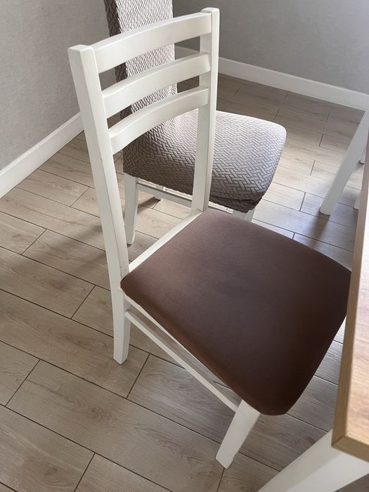 Стол со стульями в отличном состоянии