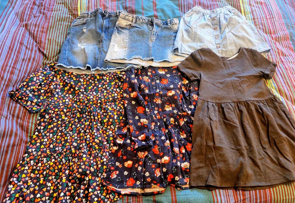 Vand pachet de rochii si fuste pentru fete, varsta 6-8 ani