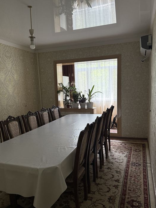 Продаётся стол для гостей