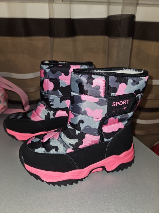 Два чифта детски ботуши нови