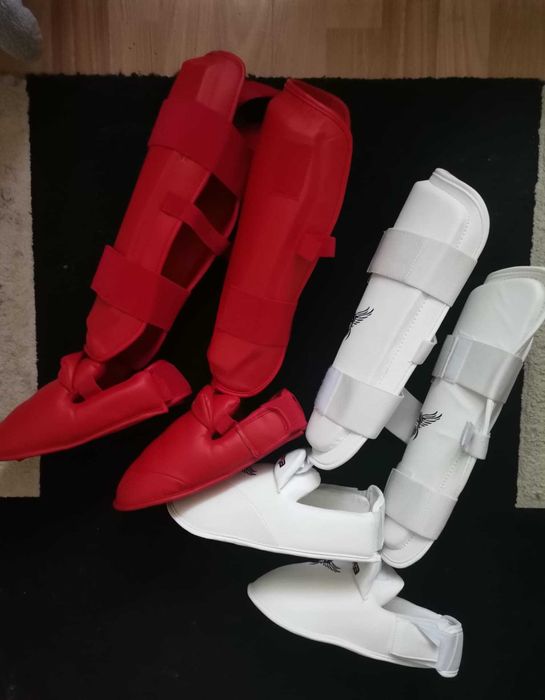 Tibiere si botosei karate albe si rosii