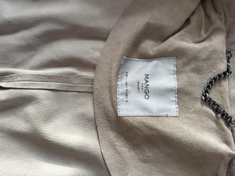 Замшевая куртка Mango.