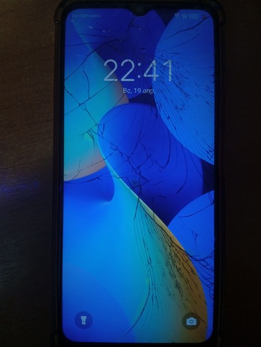 Tecno Spark 10, рабочий, разбит экран