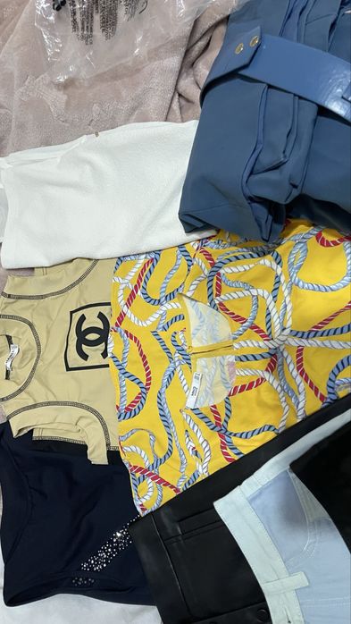 Продам платья топы юбки