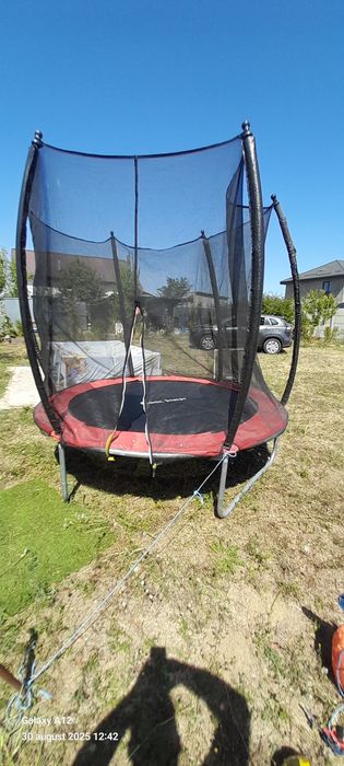 Vand trambulina de exterior achizitionata anul trecut,perfecta star in
