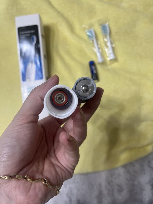 Электронная зубная щетка