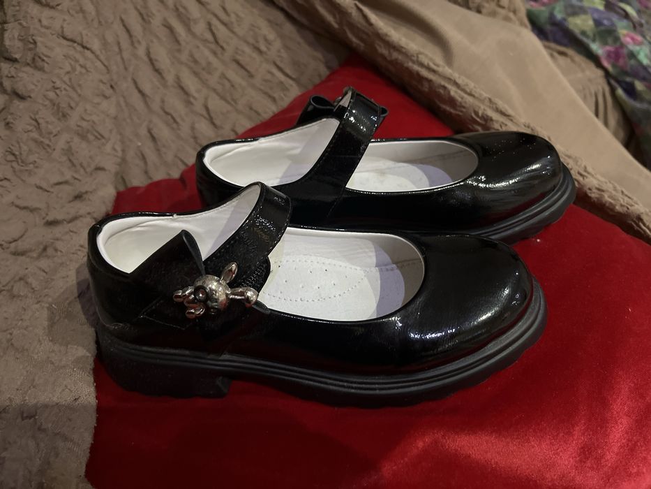 Продам туфли детские .