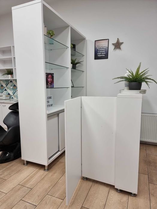 ‼️OFERTA‼️Dulap cu etajere si spatii de depozitare.