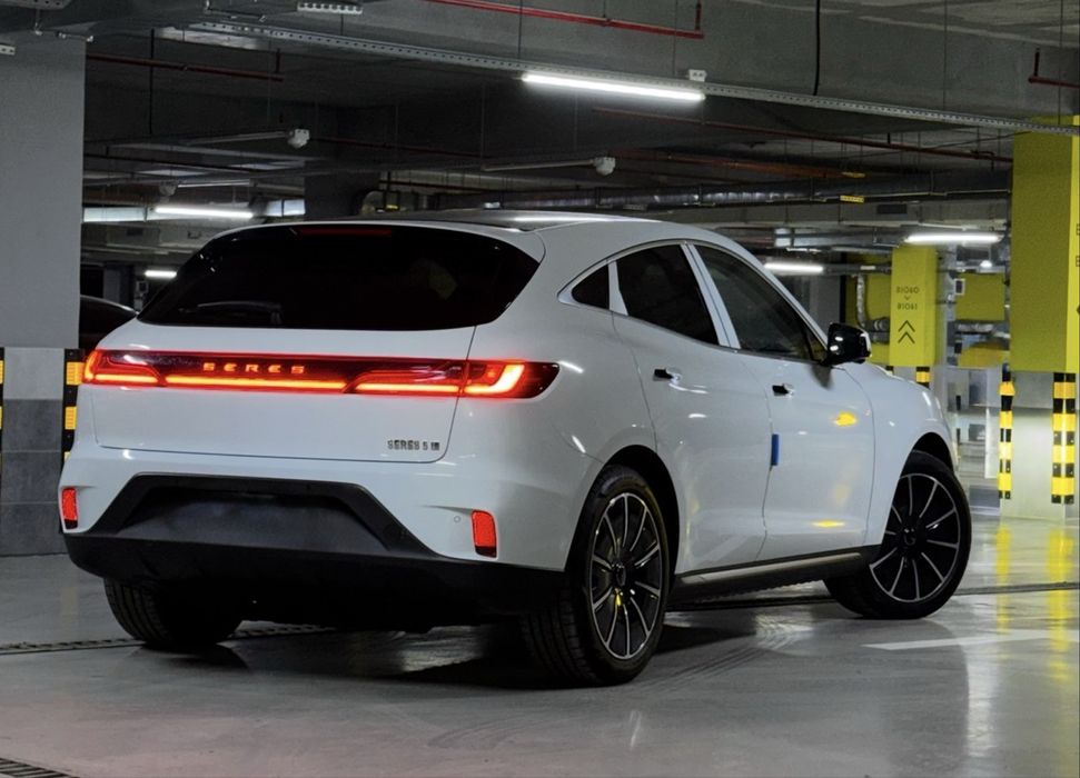 Aito Seres M5 EV AWD dual motor