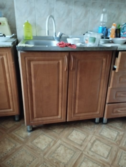 Кухонные  шкафы ,мойка, рабочие