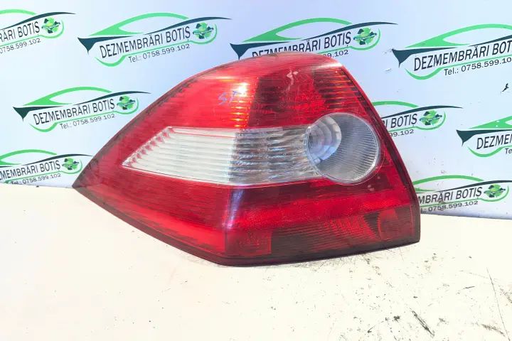 Lampa / Tripla stop stanga pe aripa Renault Megane 2003 1.4 MT (98 hp)