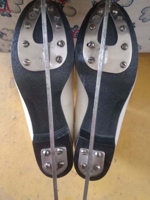 Продам коньки коньки