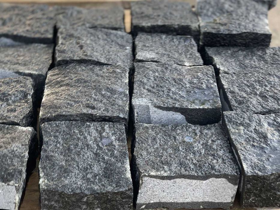 Колотая брусчатка. Гранит
