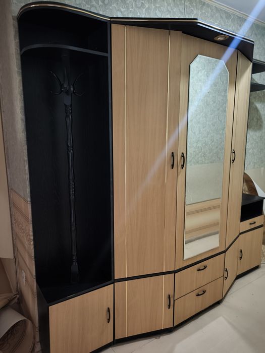 Продам прихожку шкаф