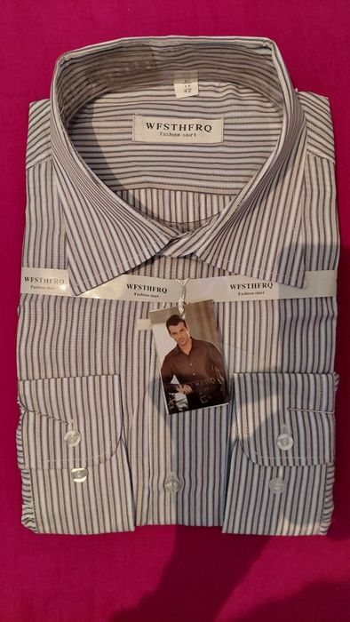 Рубашка мужская  модная.