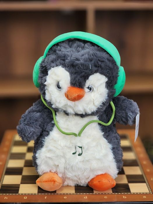 Мягкие игрушки пингвин и заяц