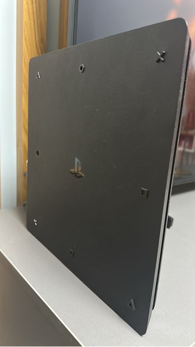 Sony PlayStation PS4 + 3 игры