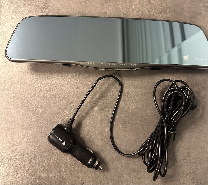 Oglinda auto cu camera NAVITEL