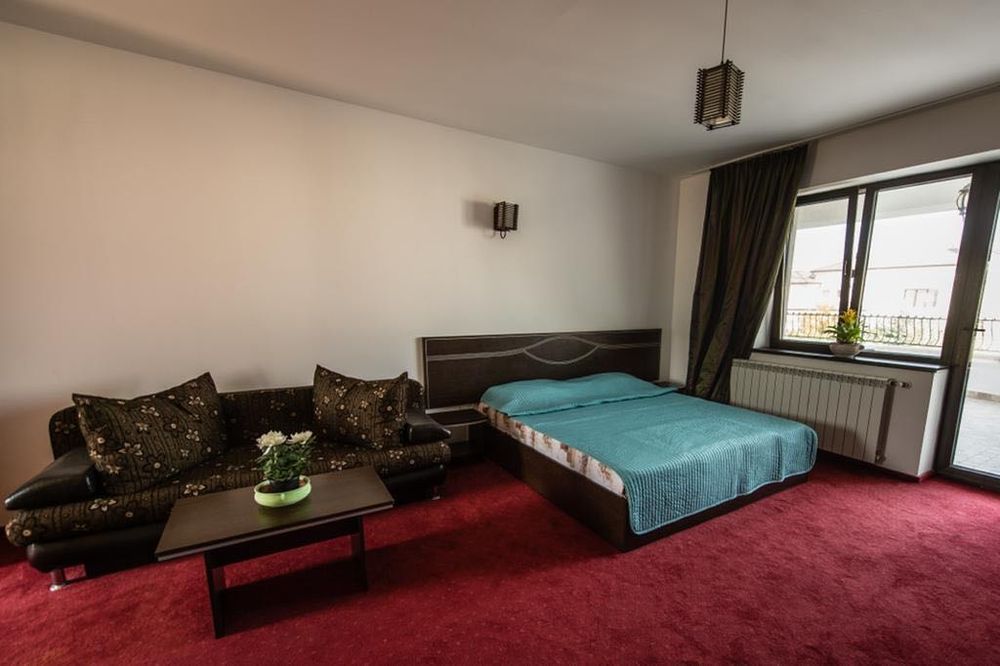 Inchiriere camera in pensiune 2000 lei/luna plus utilitati