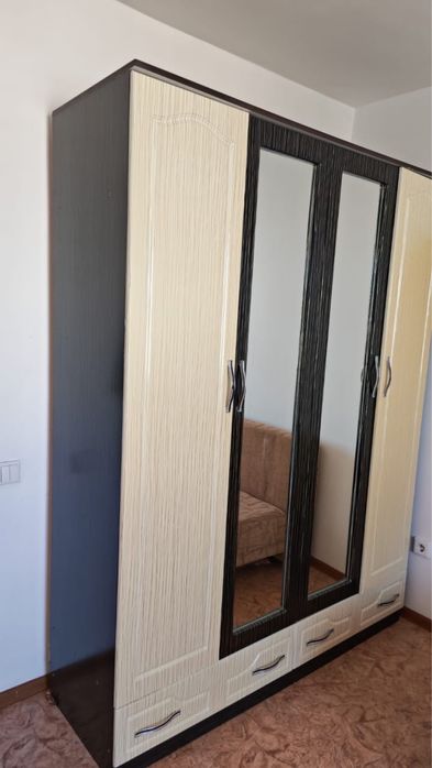 Срочно продам диван тахта и шкаф