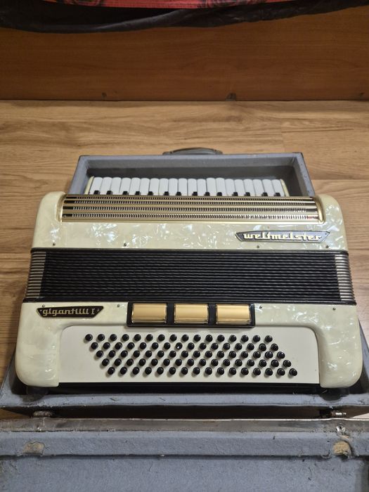 Акордеон с 80 баса