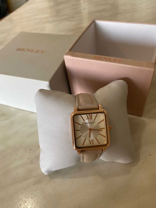 Ceas Henley dama nepurtata